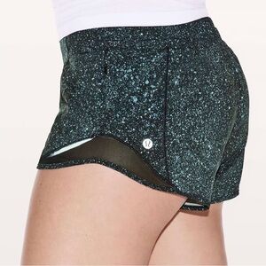 Lululemon Hotty Hot Short 2.5in Mineralize Multi / Black Shorts Size 4